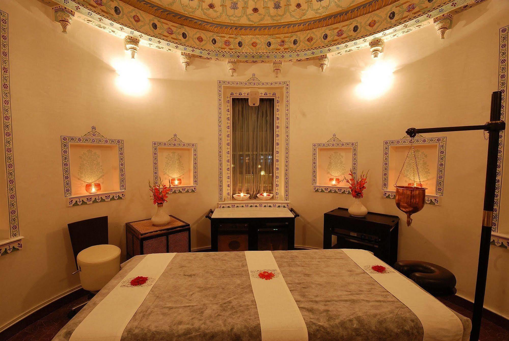 Jagmandir Island Palace - Grand Heritage Udaipur Buitenkant foto